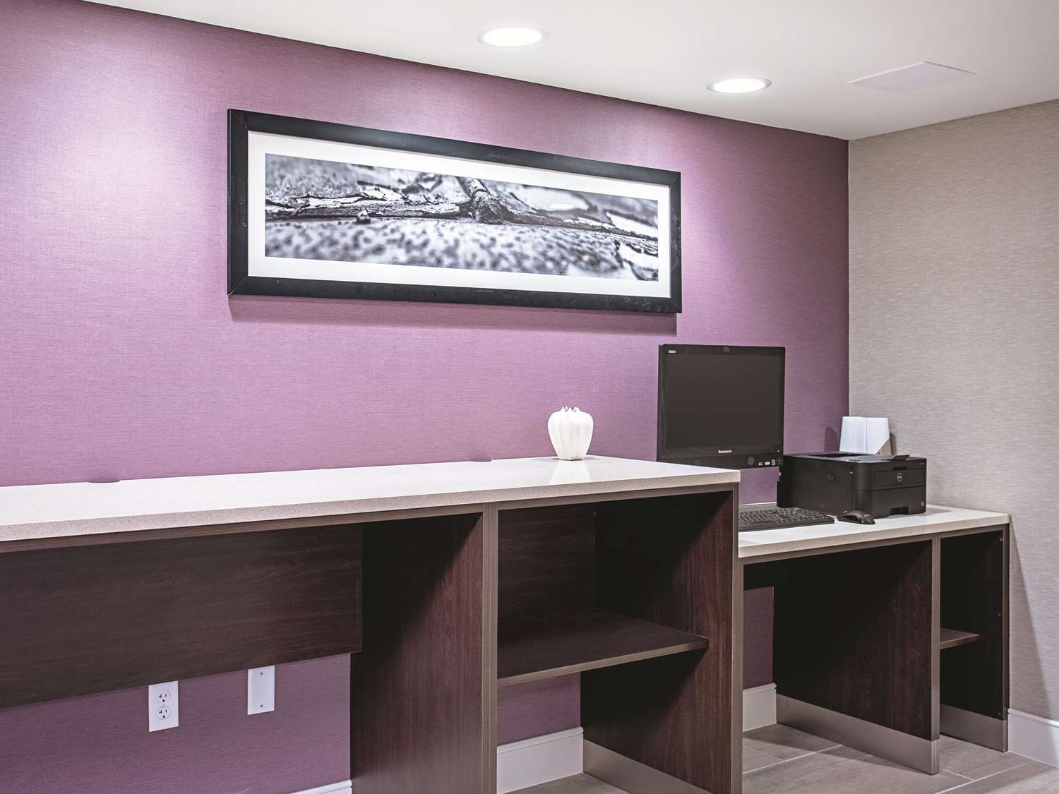 La Quinta Inn & Suites by Wyndham Baltimore N / White Marsh 35/46