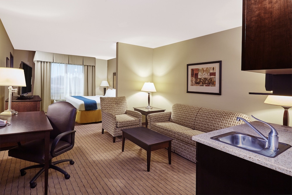 Holiday Inn Express Hotel And Suites Madison Verona 46/58