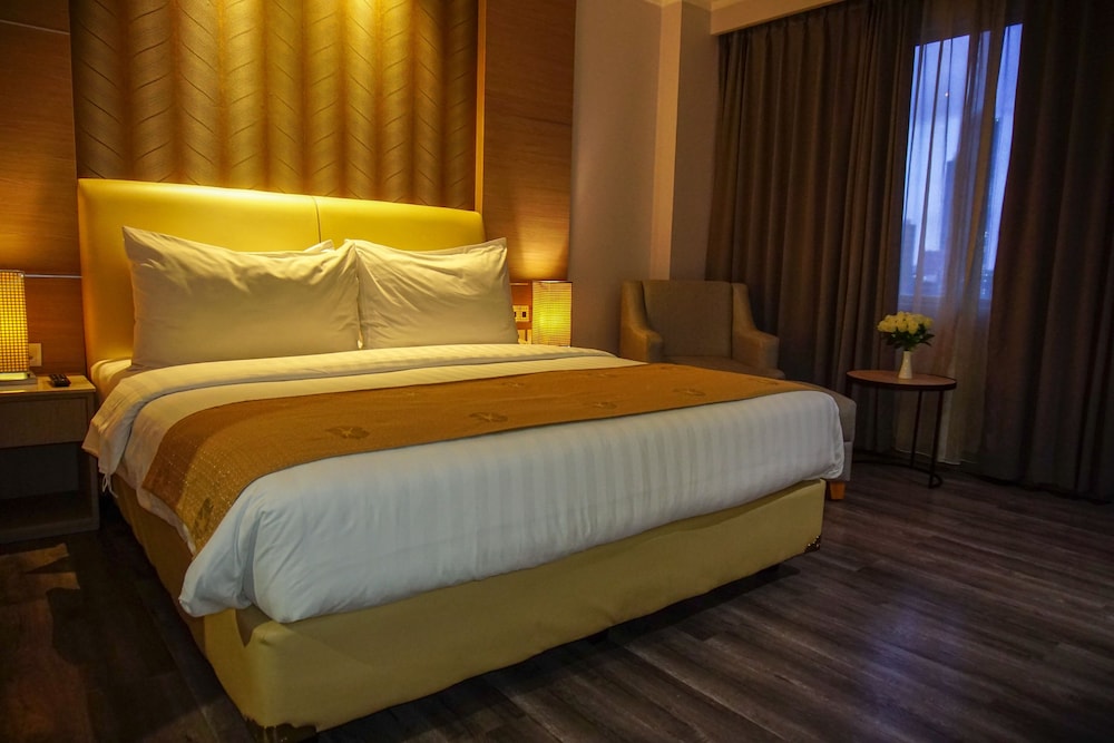 Superior, King Bed, No Window
