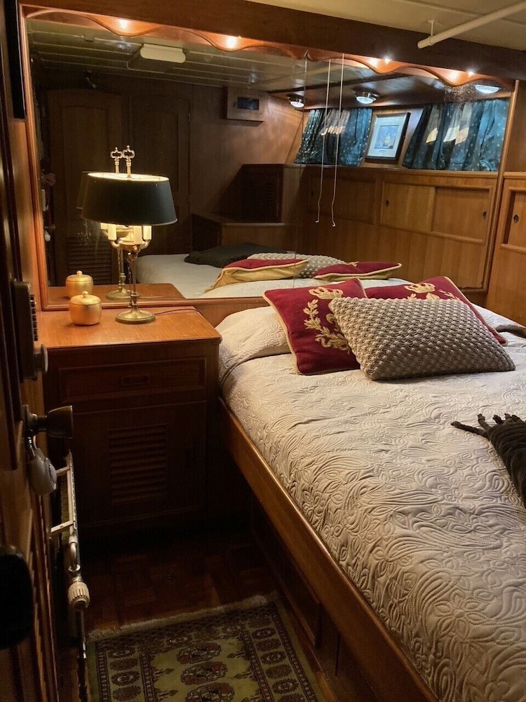 Mobile Home, 3 Queen Beds