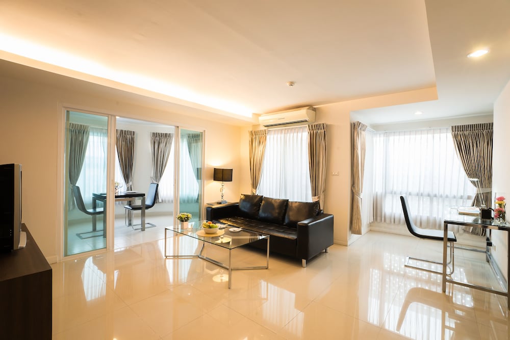 Beyond Suite Hotel 56/73