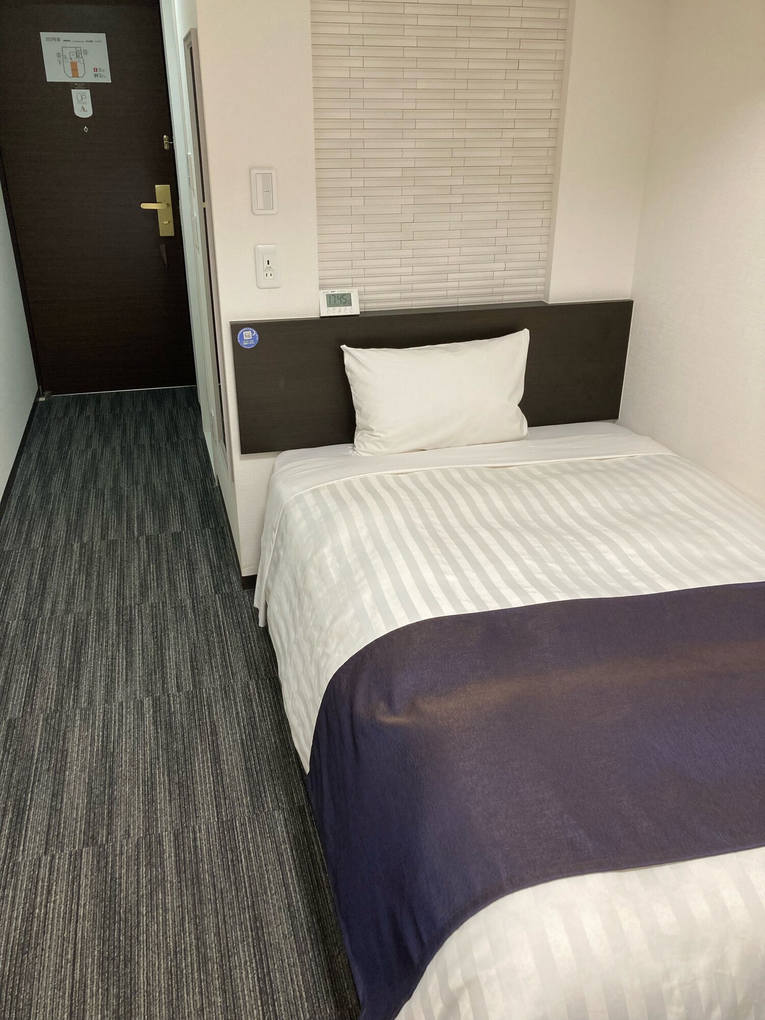 SEMI ROOM, SEMI DOUBLE BED