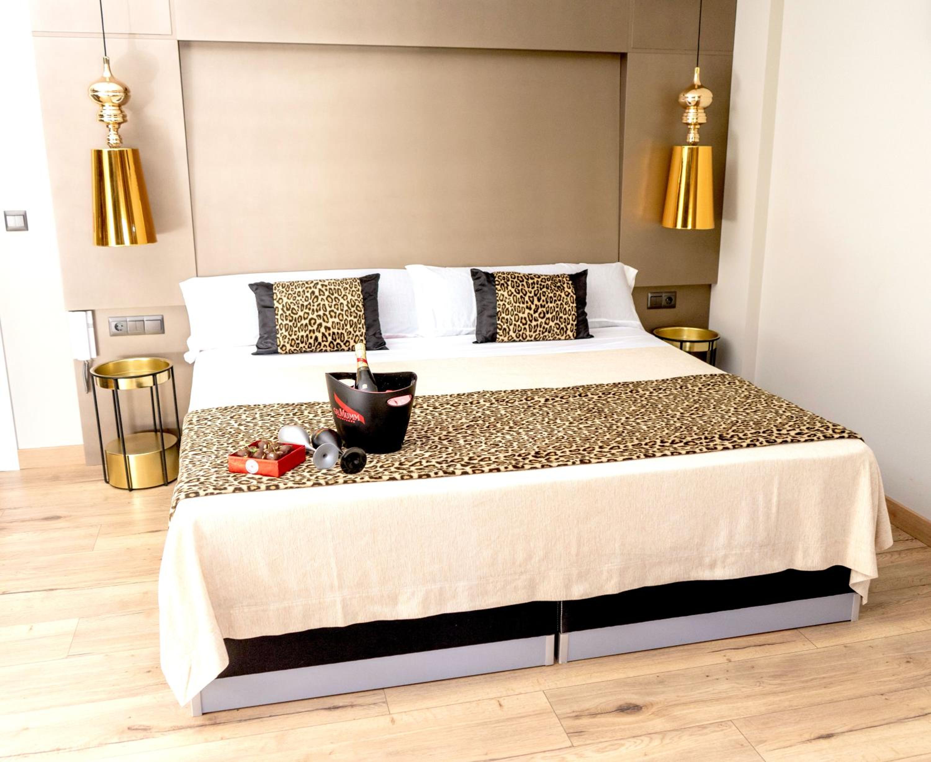 Deluxe, Suite, Hot Tub