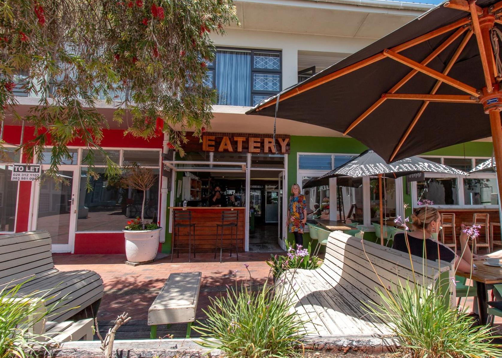 Twenty Four 17 Inn Hotel 4/42