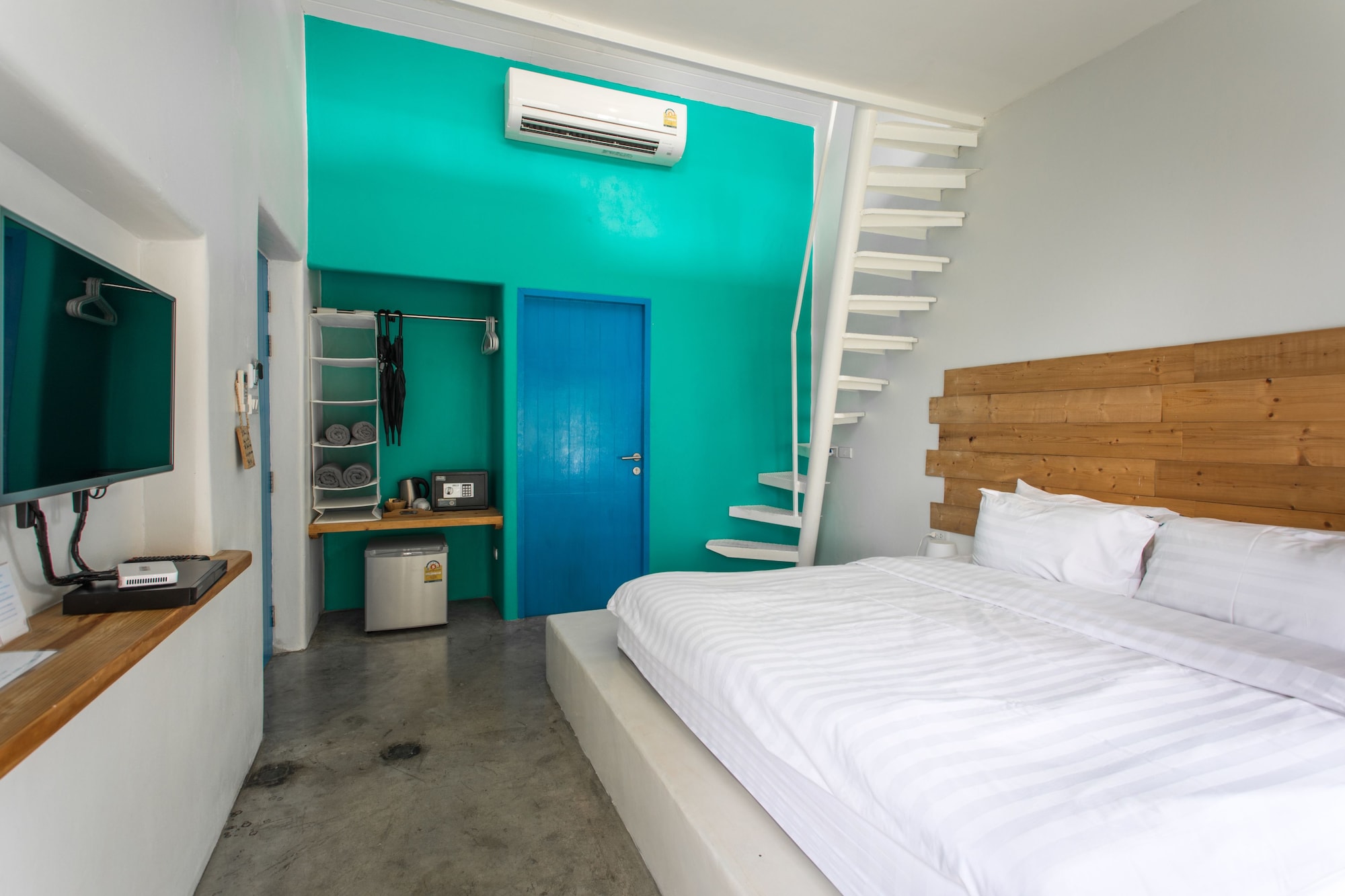 FAMILY, MULTIPLE BEDS