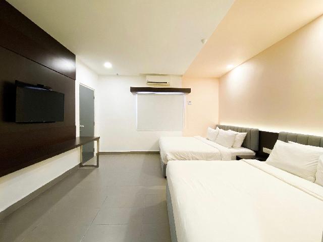 Renovated, Family, 2 King Beds, No Window