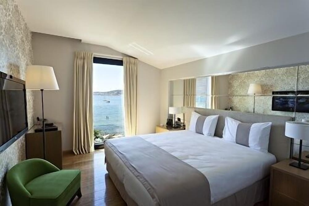 Hostellerie La Farandole 30/71