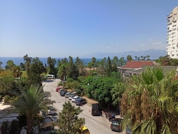 Prima Hotel 8/70