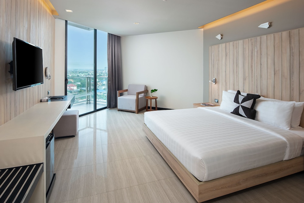 DELUXE SEA VIEW