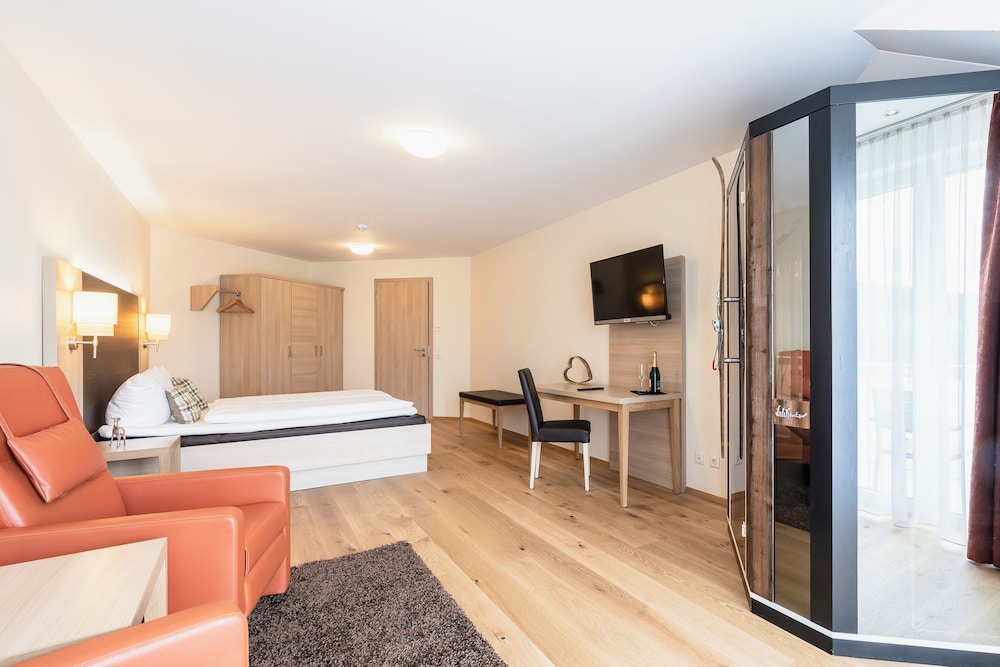 Plus, Deluxe, Suite, 2 Trundle Beds, Balcony
