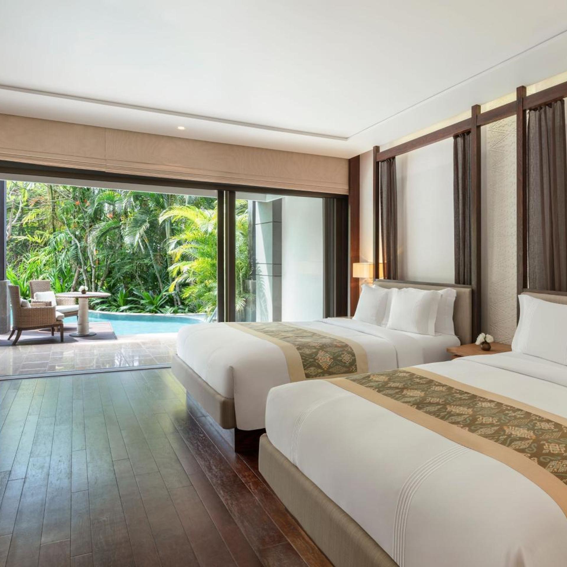 Suite, Pool Access