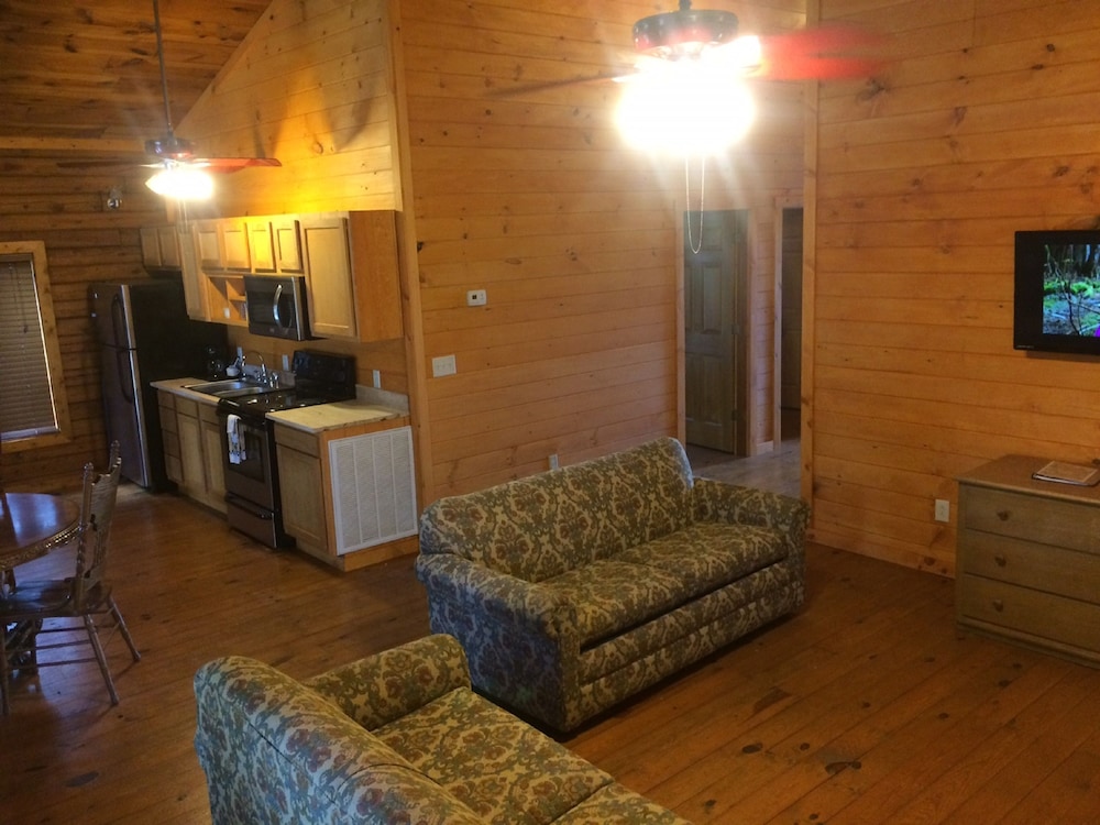 The Smokehouse Lodge and Cabins 40/75