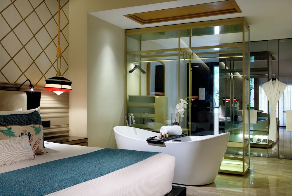 Junior Suite, 2 Double Beds, Ocean View, Pool Side, Sofa