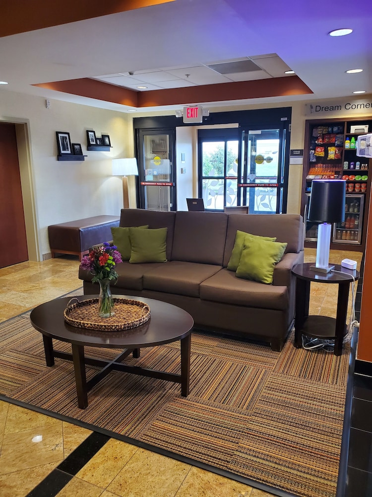 Sleep Inn & Suites Dyersburg I-155 28/39