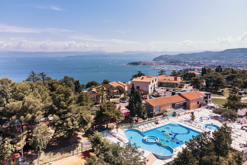 Belvedere Resort Hotels 58/62