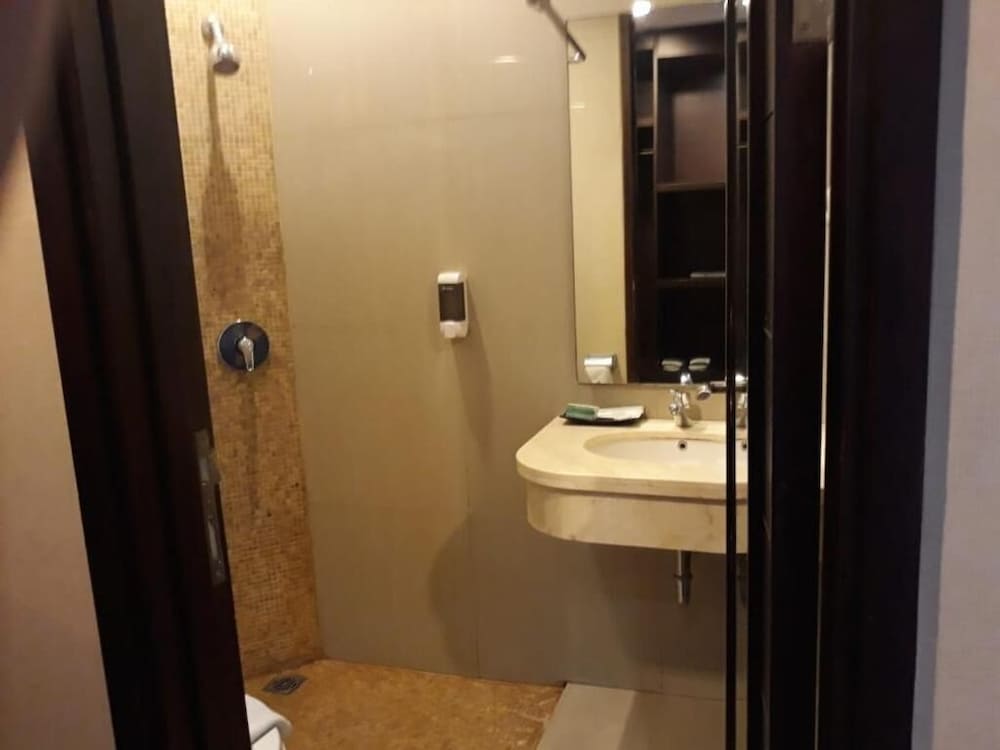 Oasis Siliwangi Sport Hotel 45/48