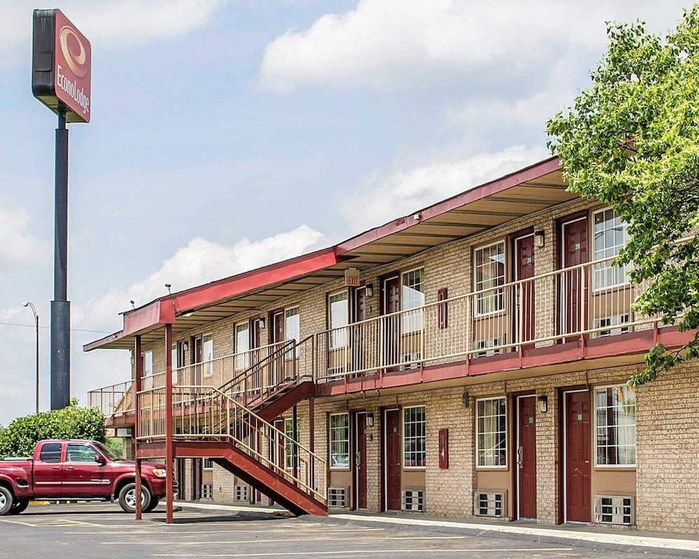 Econo Lodge Columbus West 7/29