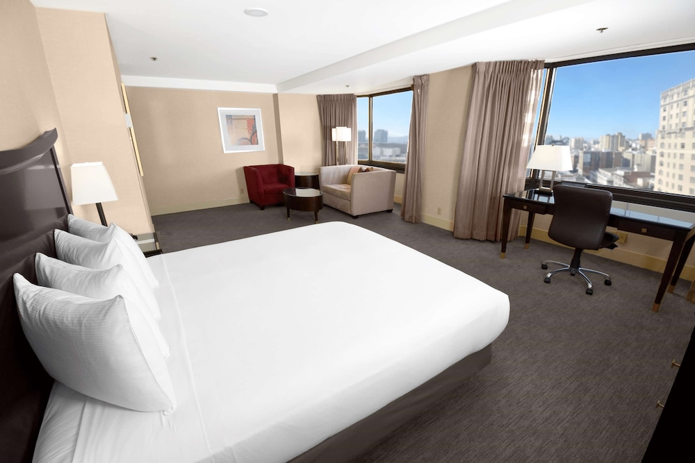JUNIOR SUITE, KING BED, ACCESSIBLE