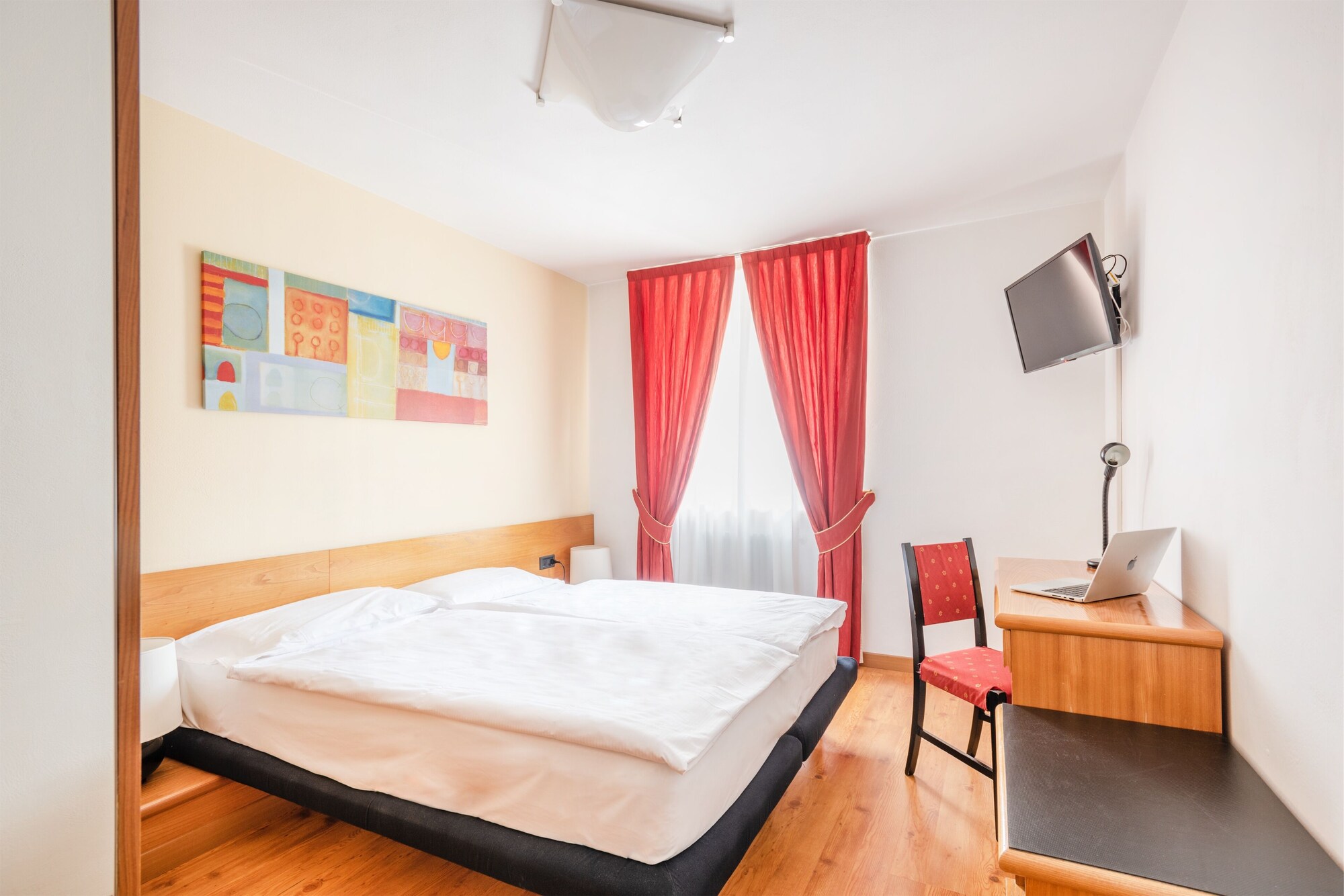 غرفة كلاسيكية بسرير مزدوج، Alpina Hotel 4/10