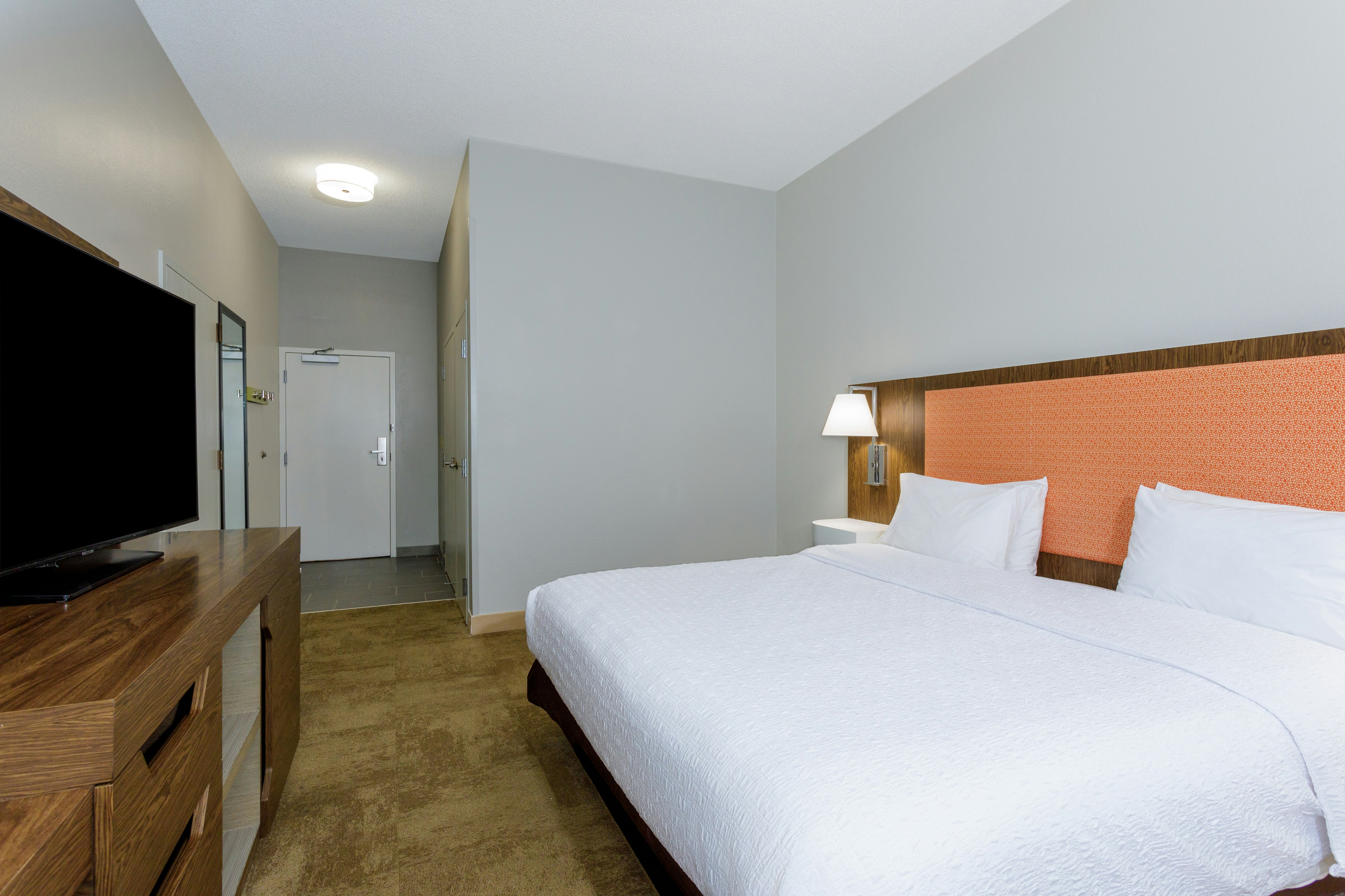 DELUXE, KING BED