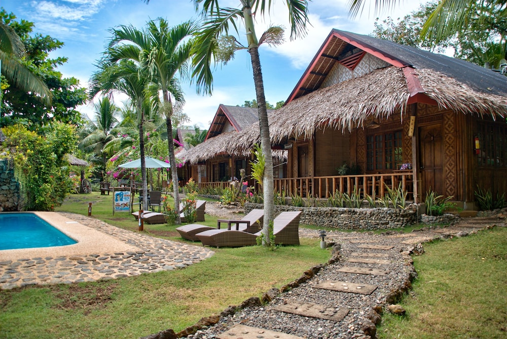 Oasis Resort 7/66
