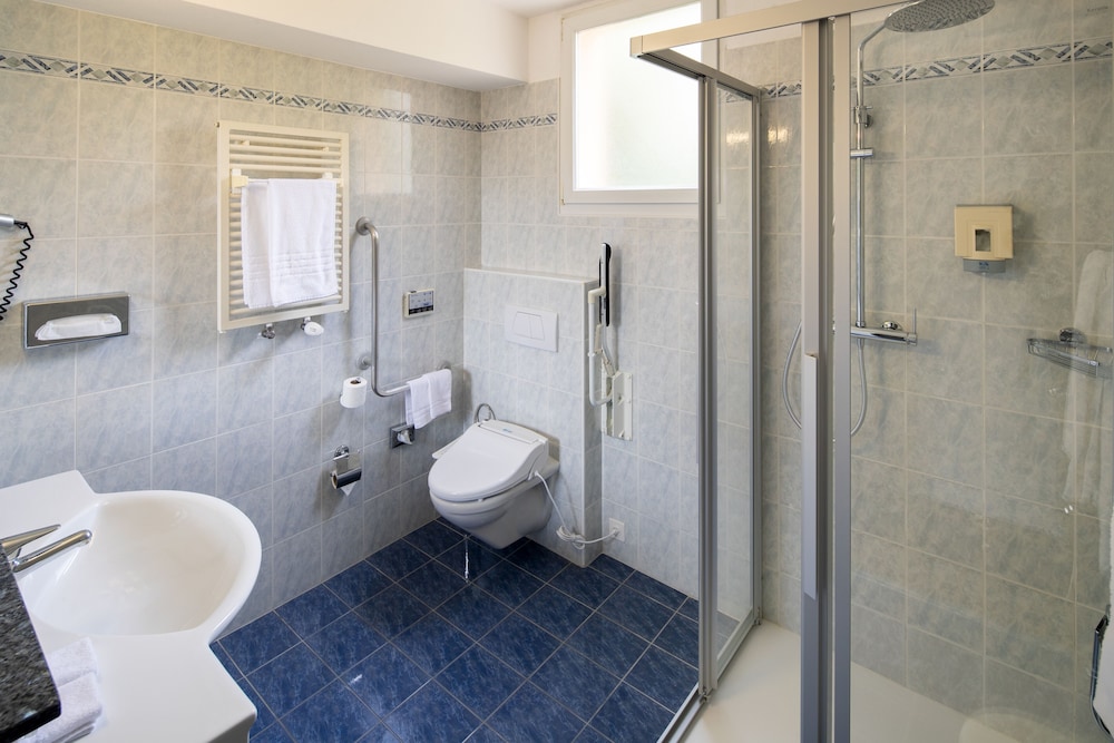 غرفة سوبيريور بسرير كينج، Hotel Campione 5/6