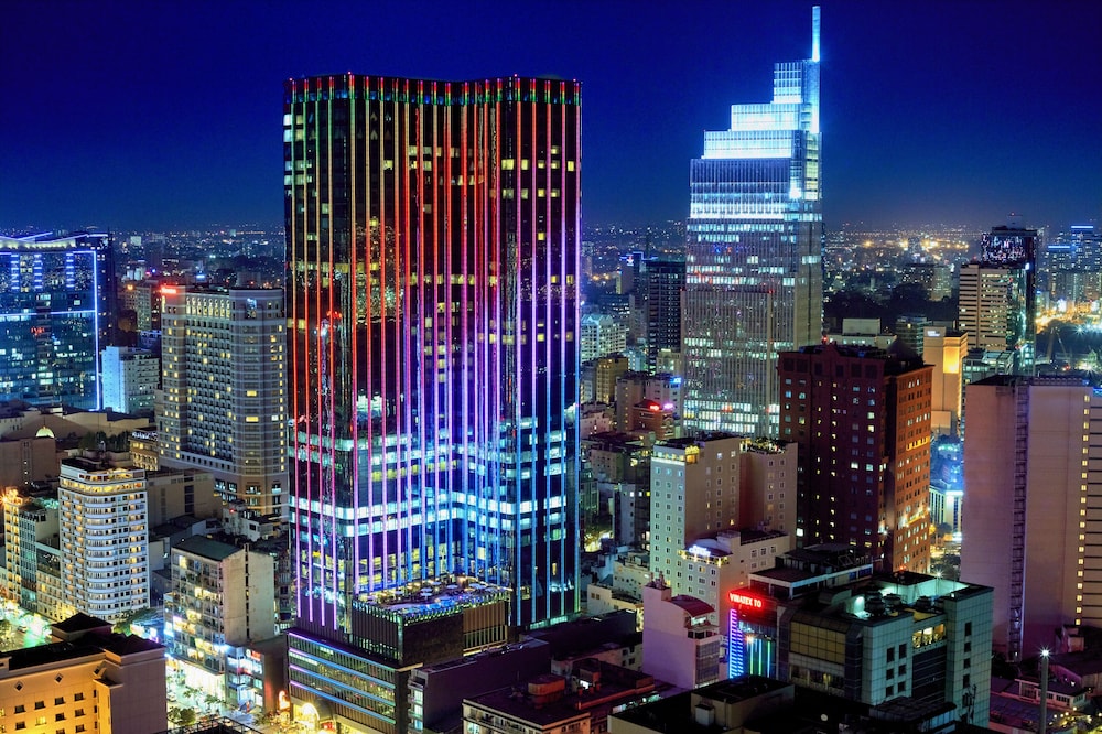 The Reverie Saigon Residential Suites 4/76