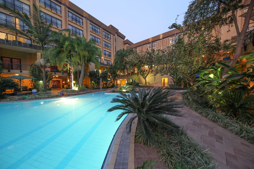 Kigali Serena 58/60