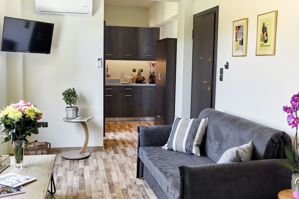 Athens Version Luxury Suites 48/70