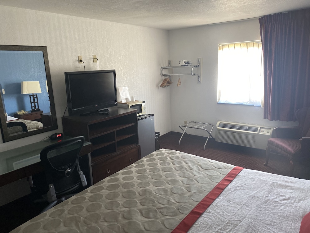 Super 8 by Wyndham Fort Scott 15/49