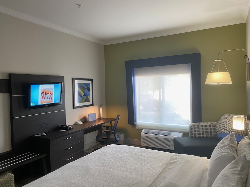 Holiday Inn Express & Suites Dallas NE - Allen 12/55