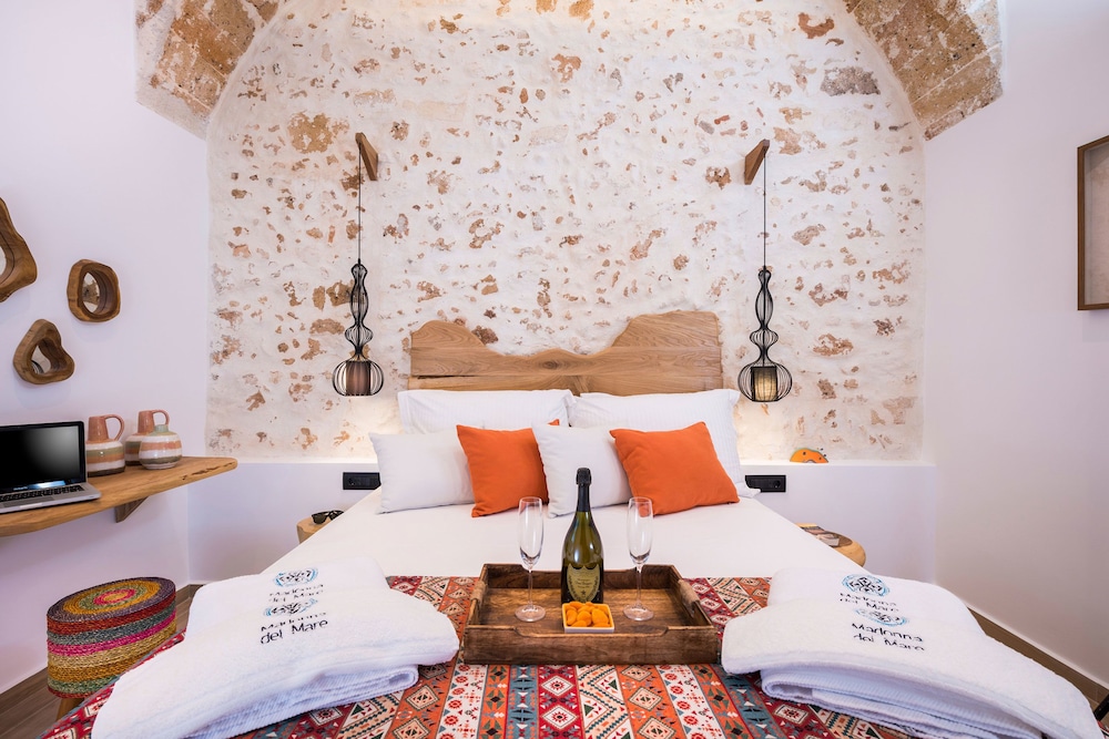 1 Bedroom, Suite, Queen Bed, No Balcony, 2 Sofa، Madonna Del Mare 3/7