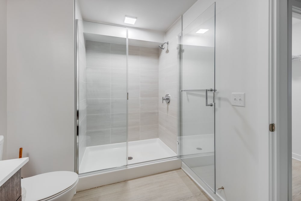 Global Luxury Suites at Capitol Hill 49/49