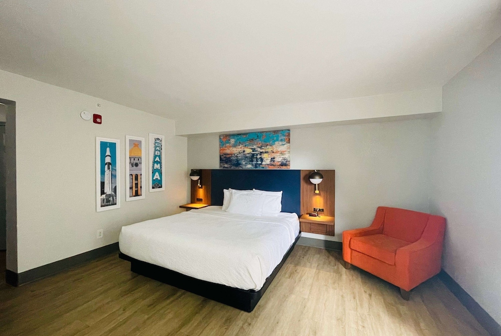 غرفة بسرير كينج لذوي الإعاقة، La Quinta Inn & Suites by Wyndham Birmingham Homewood 4/10