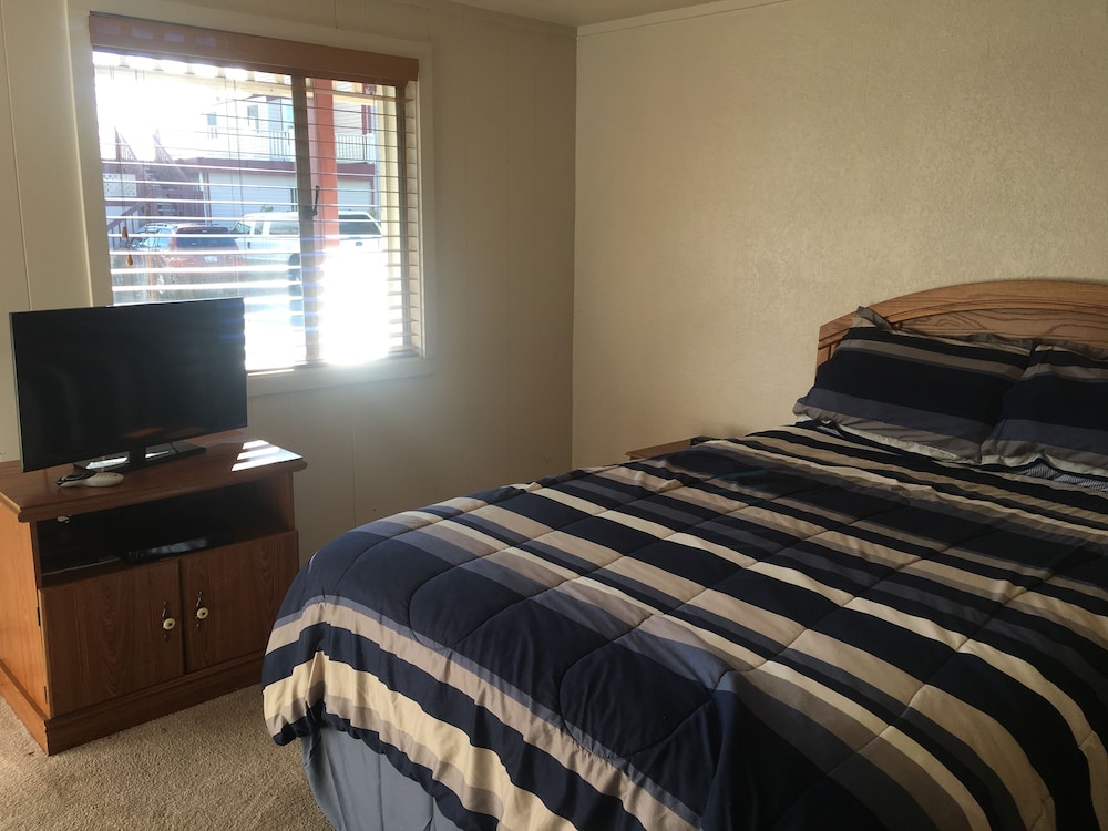 Tyee Restaurant and Hotel 7/12