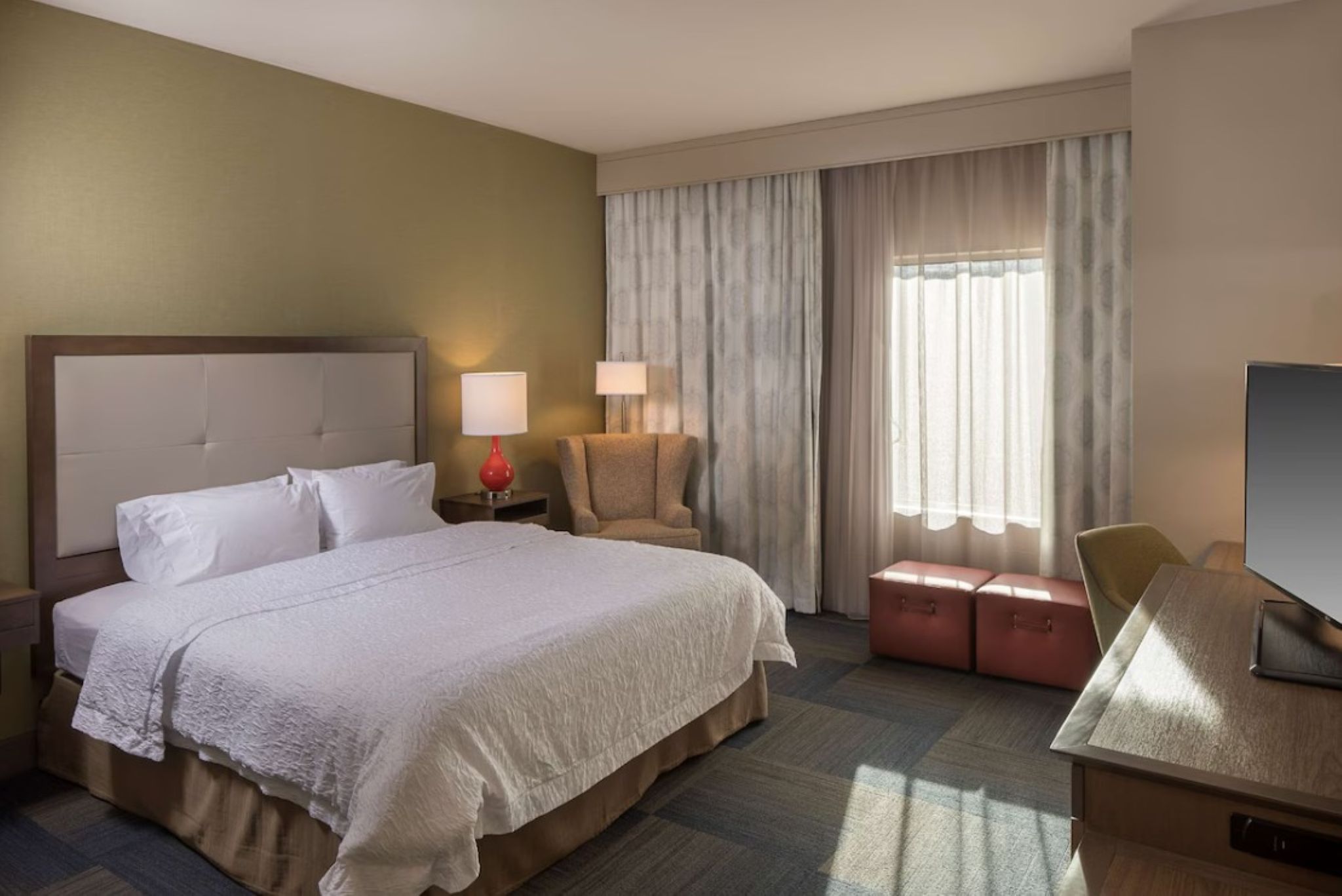 STUDIO, SUITE, KING BED