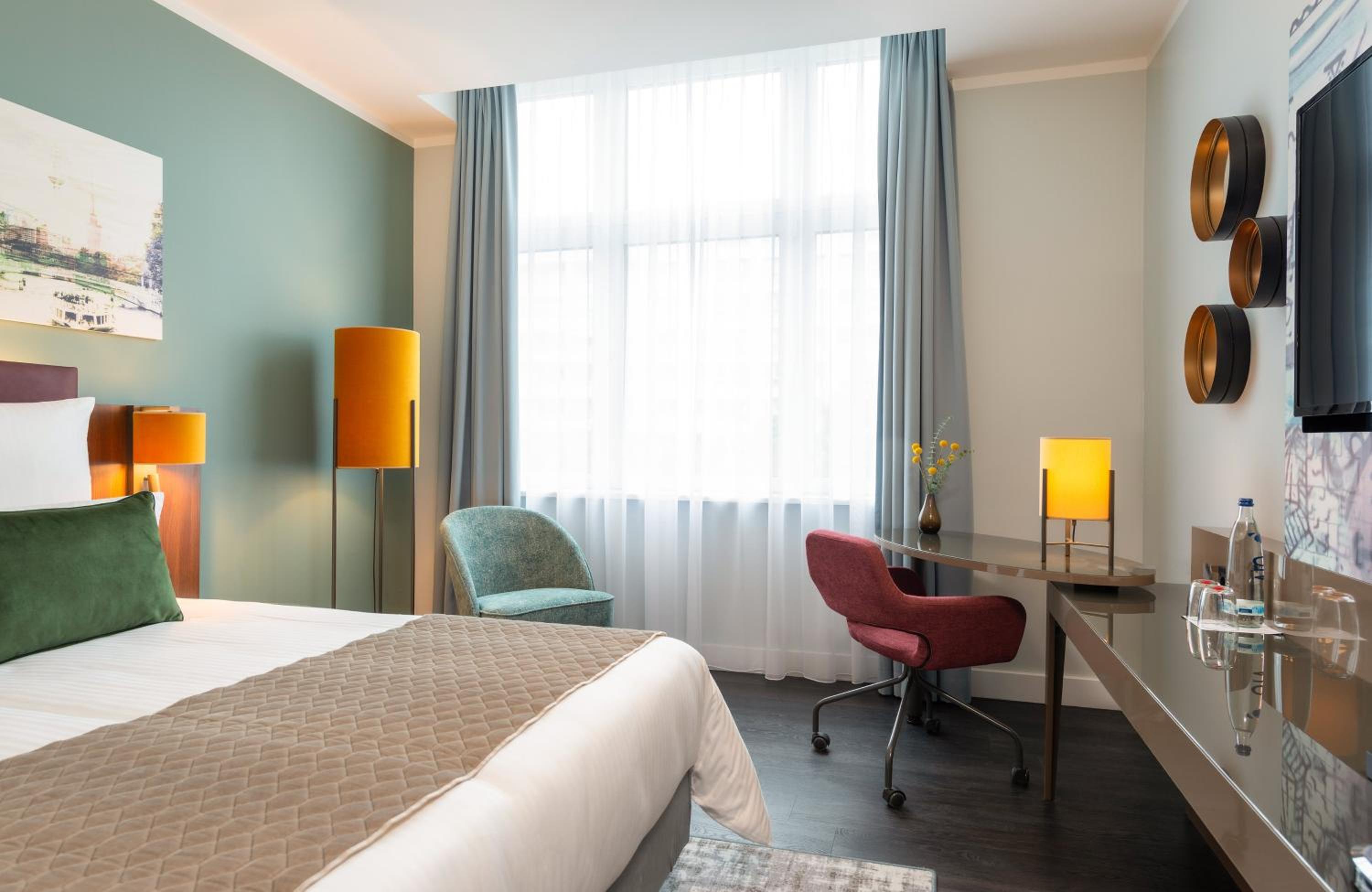 غرفة كومفورت بسرير مزدوج أو سريرين منفصلين، Leonardo Royal Hotel Berlin Alexanderplatz 3/5