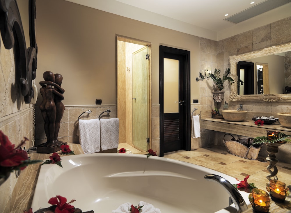 Royal Garden Villas & Spa 12/80
