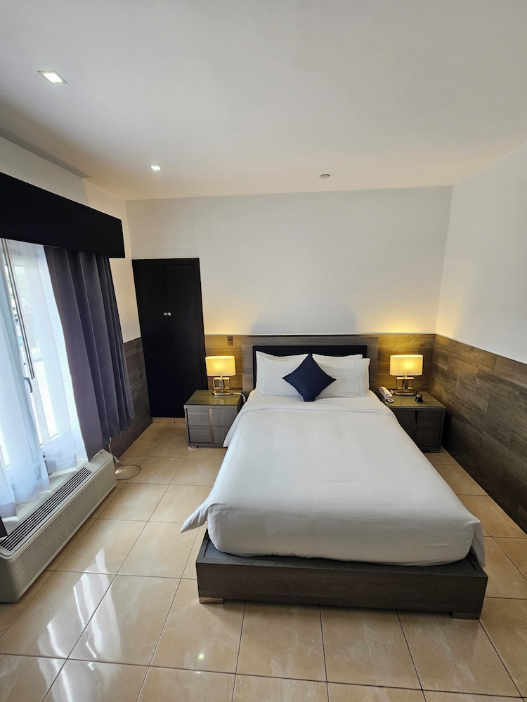 Beverly Hills: Hotel & Business 18/62