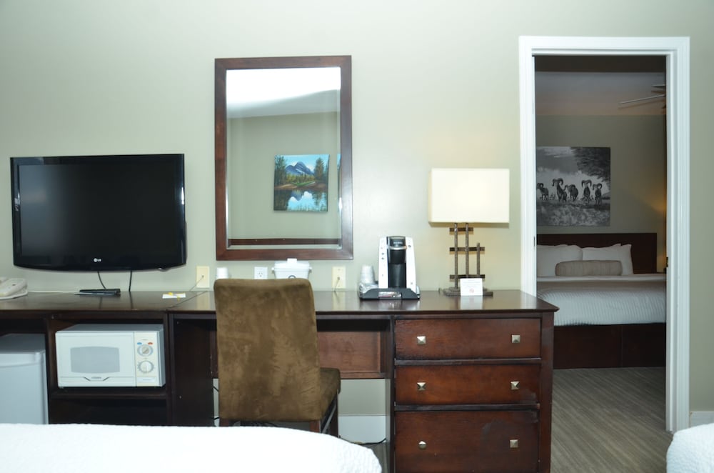 Days Inn By Wyndham Golden 35/41