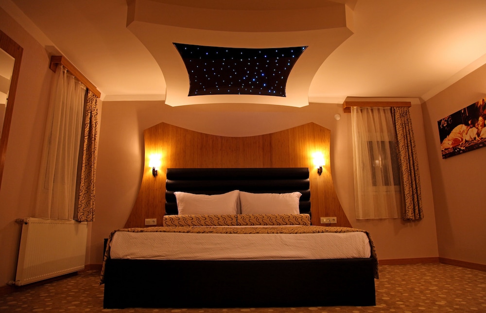 PRESIDENTIAL, SUITE