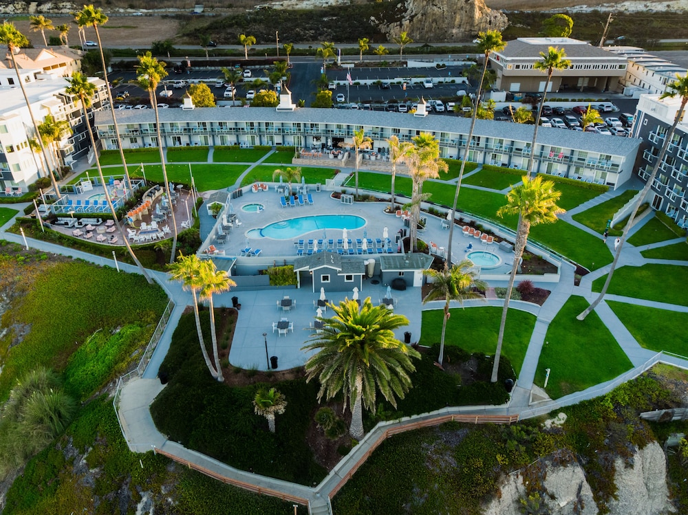 SeaCrest Oceanfront Hotel in PISMO BEACH - CA