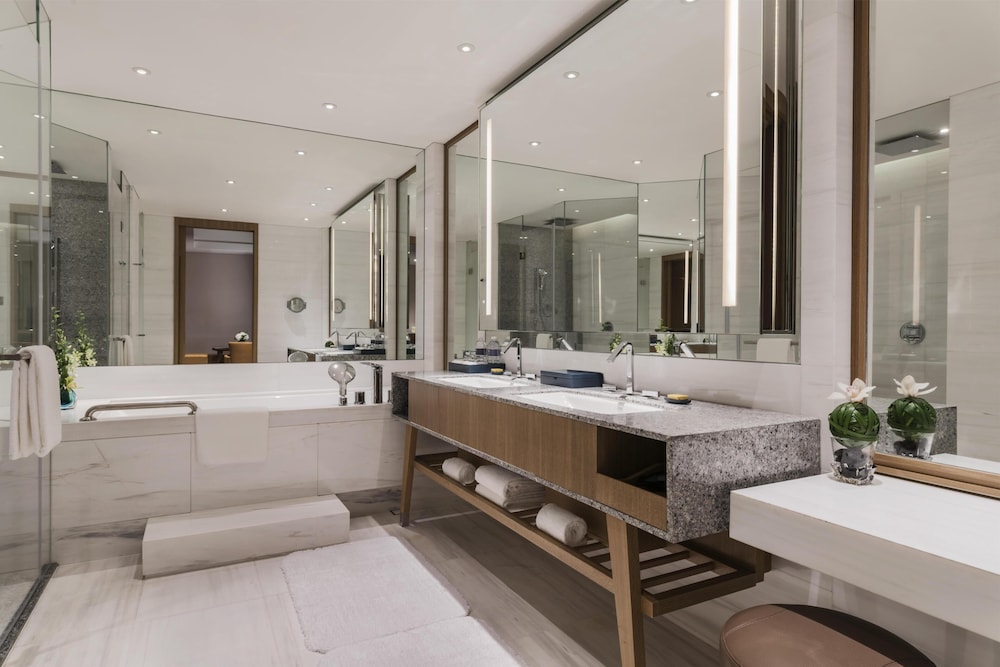HYATT REGENCY SHANGHAI WUJIAOCHANG 72/75