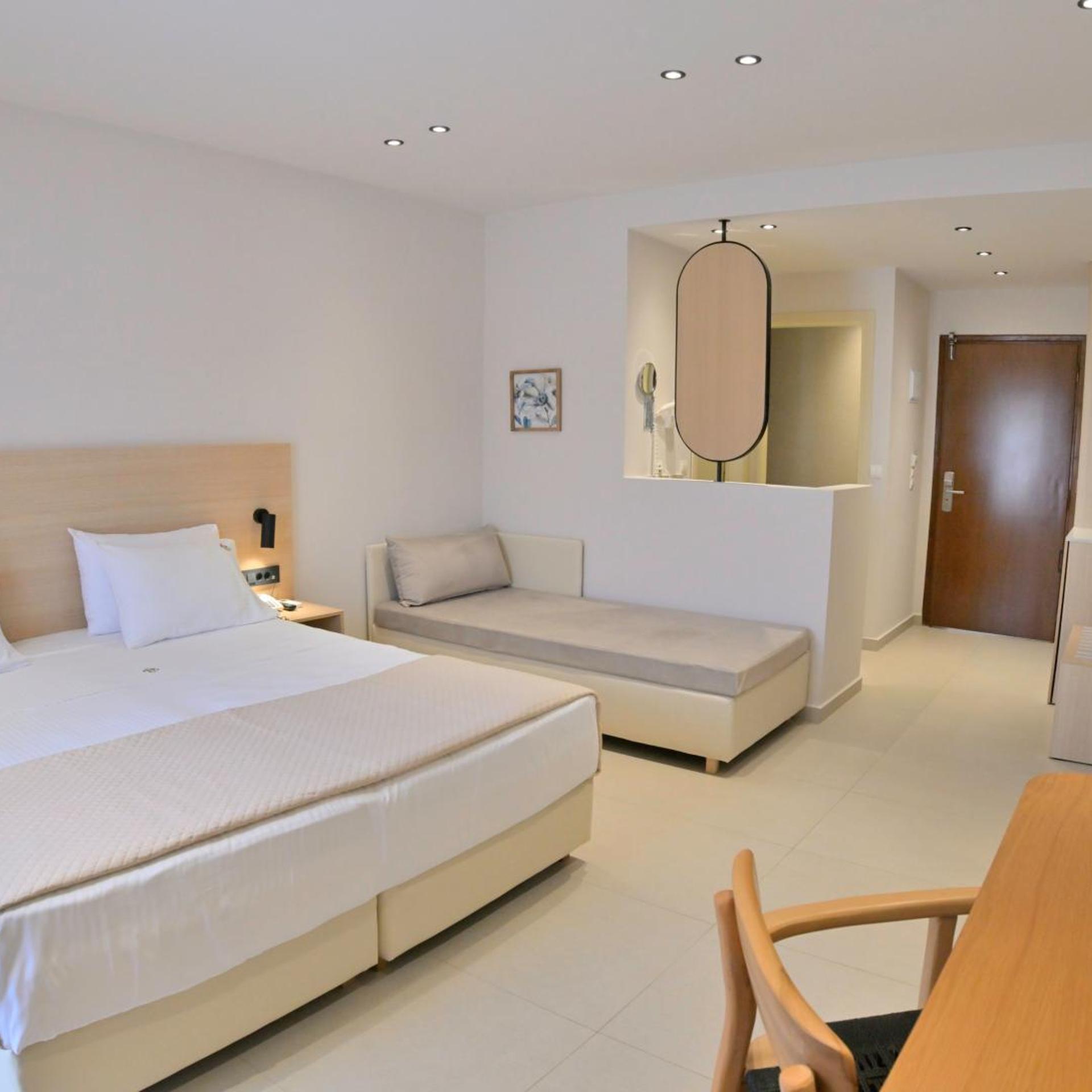 Room, Double Bed, Lateral Side Sea View