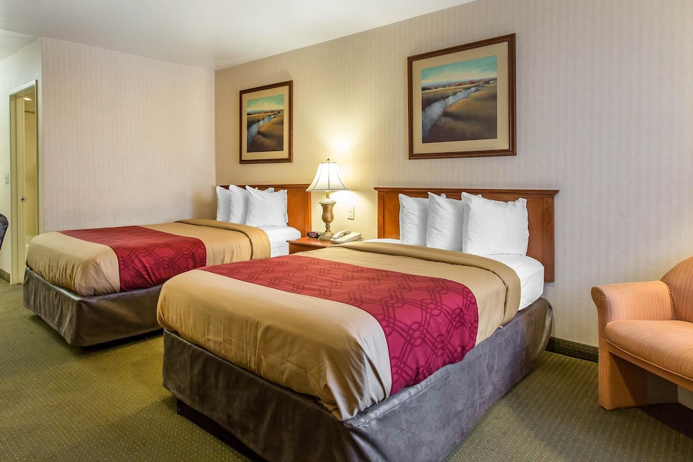 Econo Lodge Inn & Suites Riverside Corona 12/34