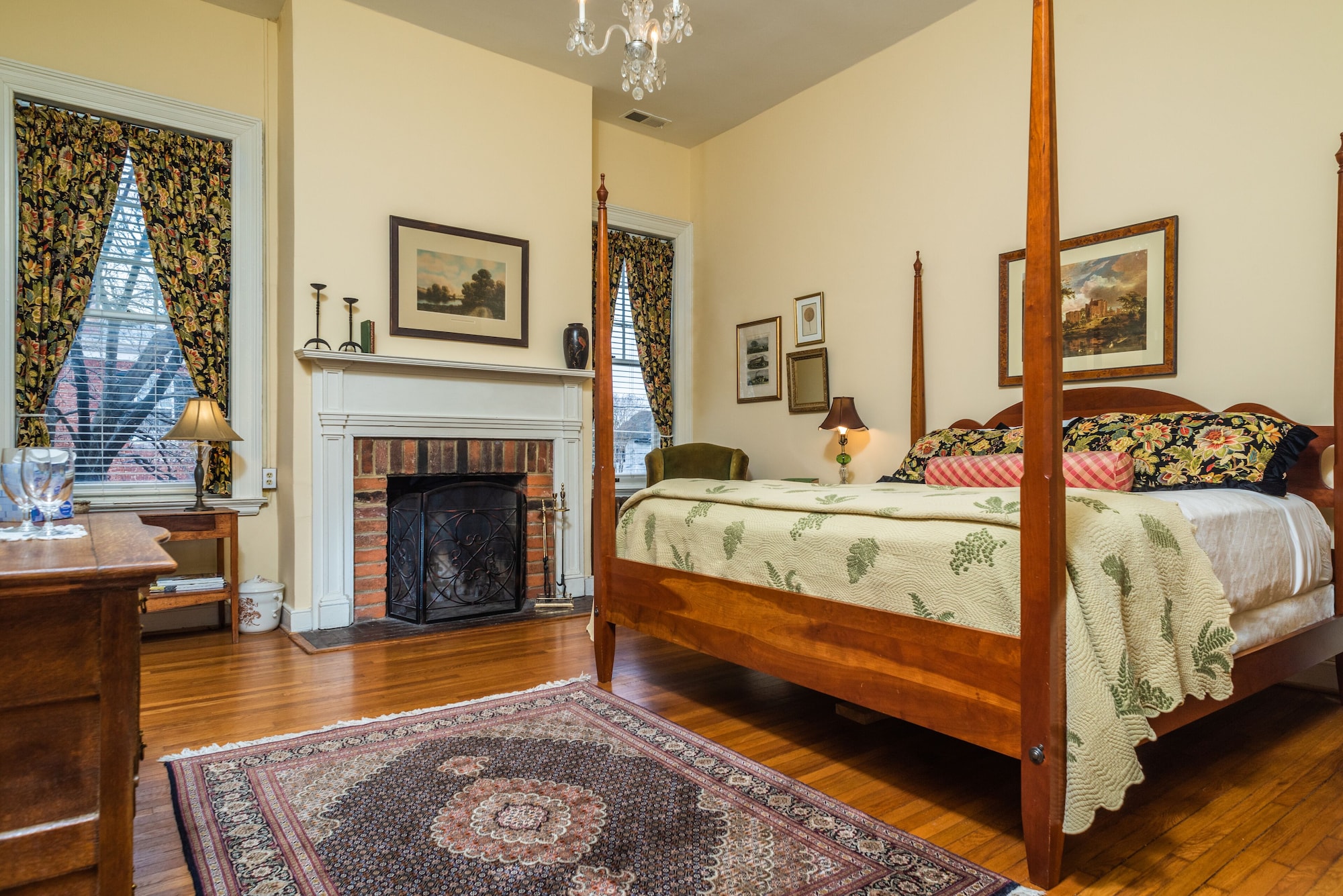 Regal, King Bed، Kenmore Inn 3/7