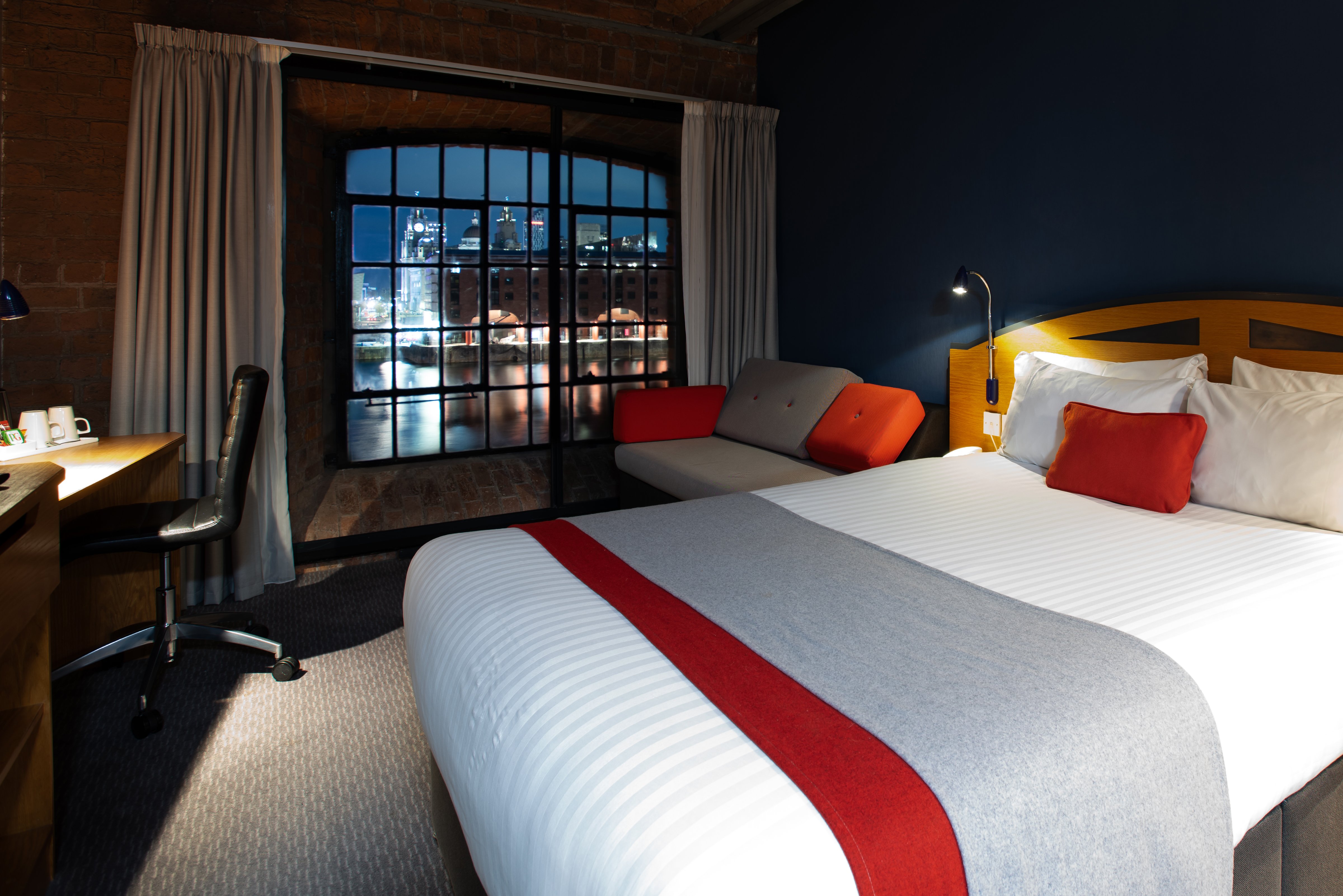 Holiday Inn Express Liverpool Royal Albert Dock 20/76