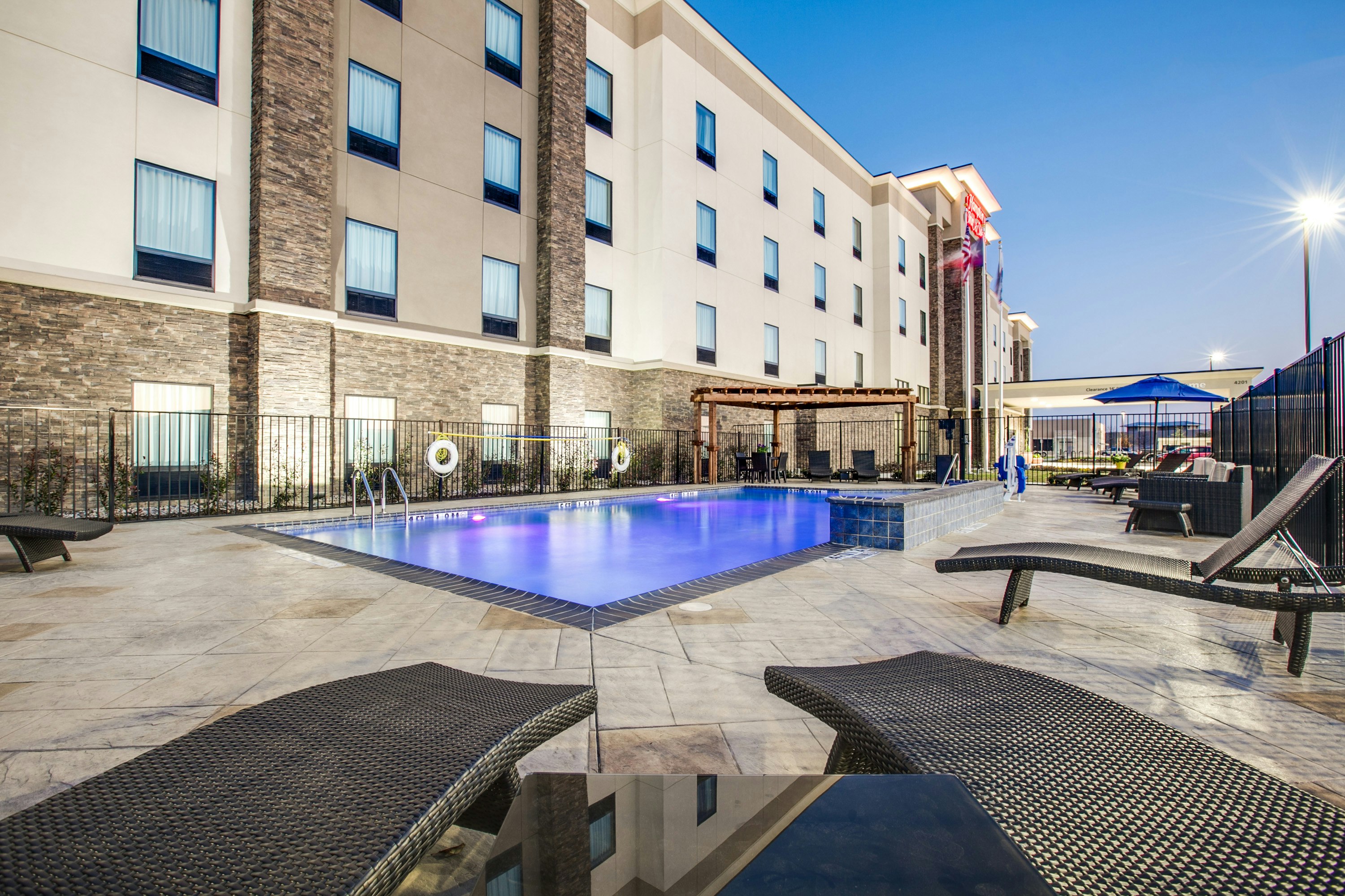 Hampton Inn Suites Dallas Ft Worth Airport South Tx 48/49