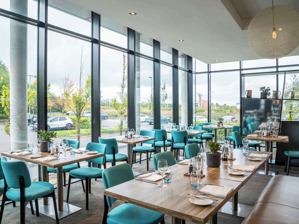 NOVOTEL EDINBURGH PARK 55/71