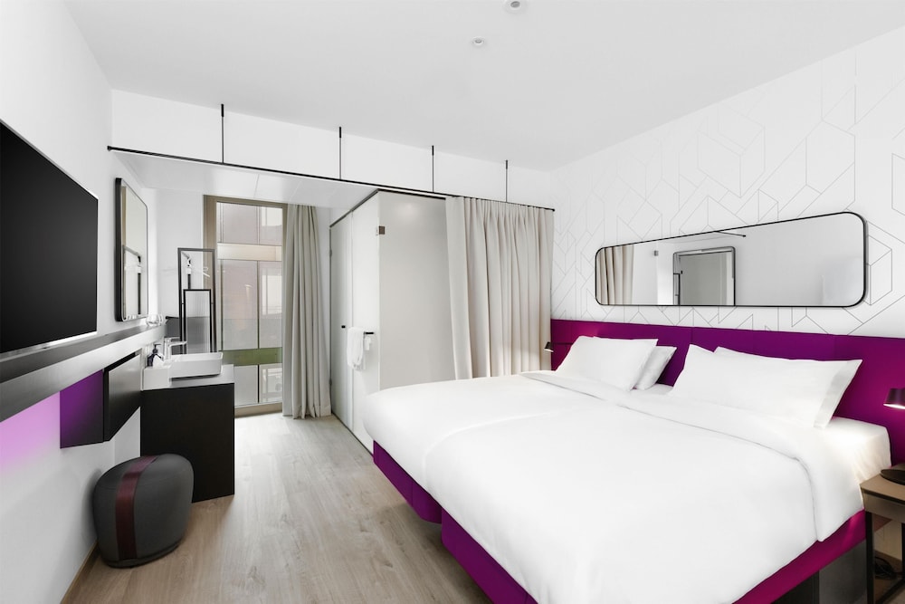 YOTEL Geneva Lake, Select by Hilton 28/59
